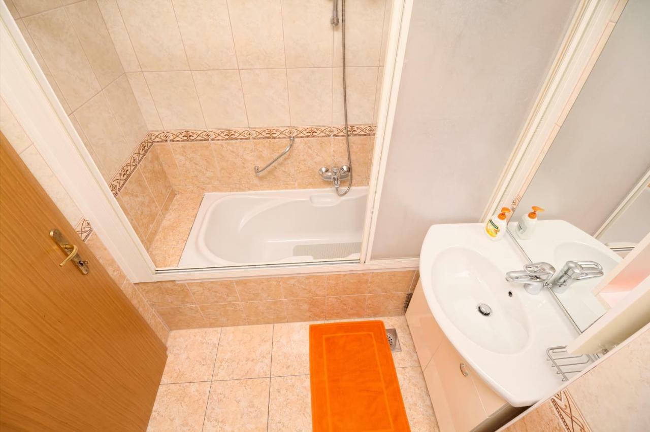 Apartman Laura Galileo Blizu Centra I Plaze Makarska Exterior foto